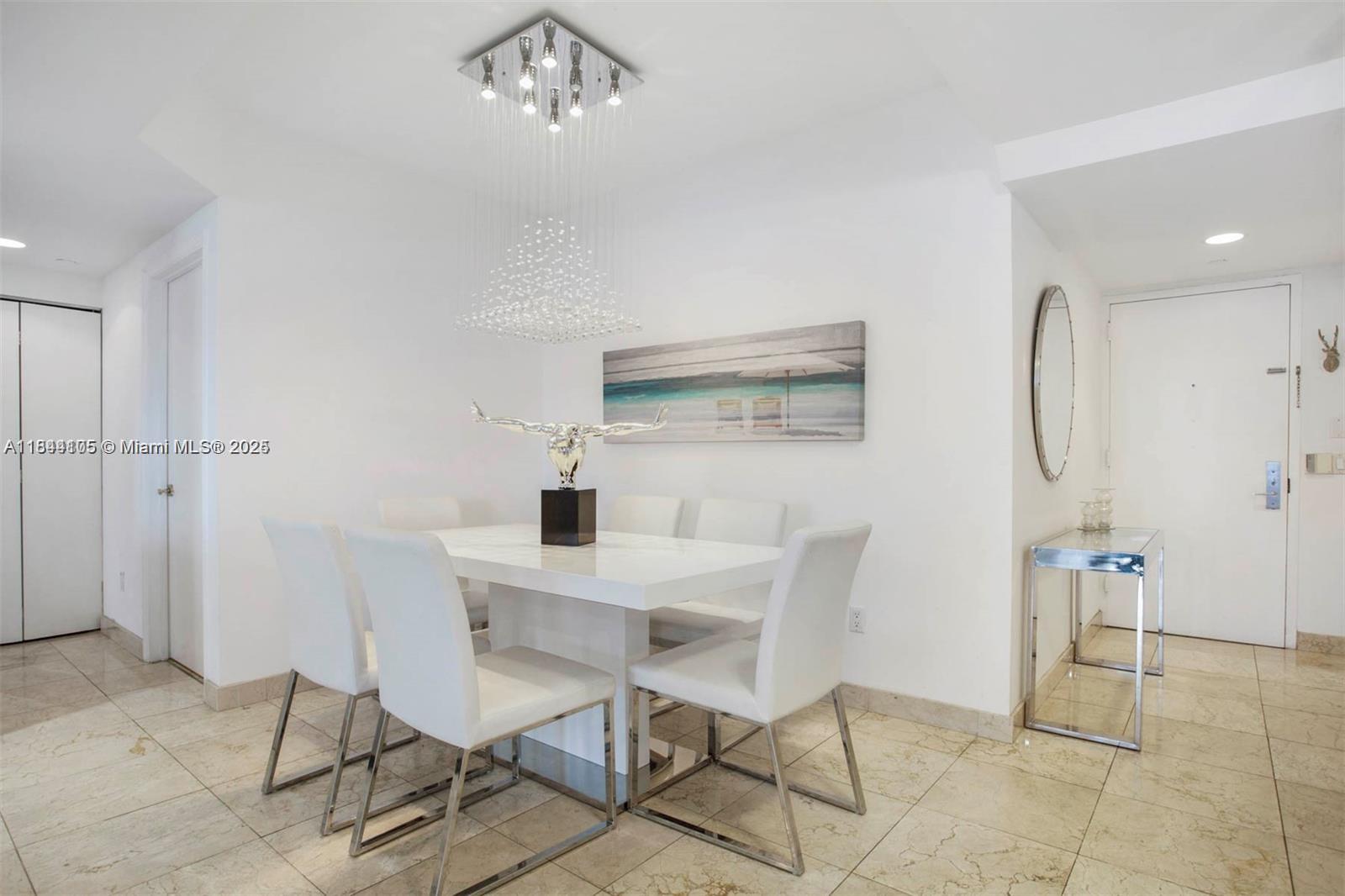 4775 Collins Ave 2508