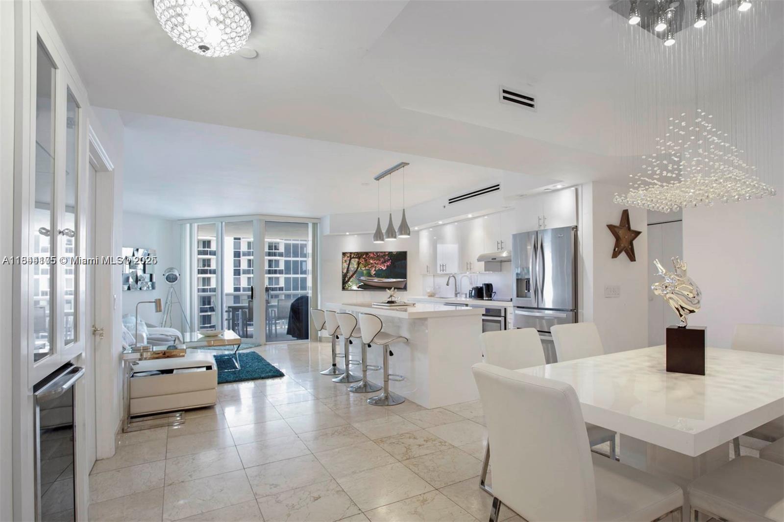 4775 Collins Ave 2508