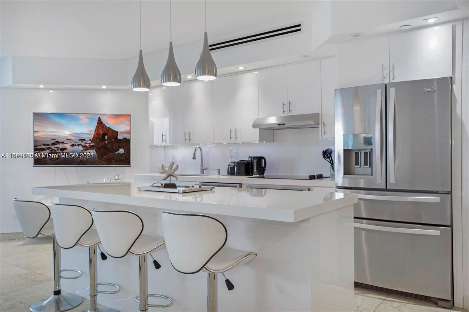 4775 Collins Ave 2508