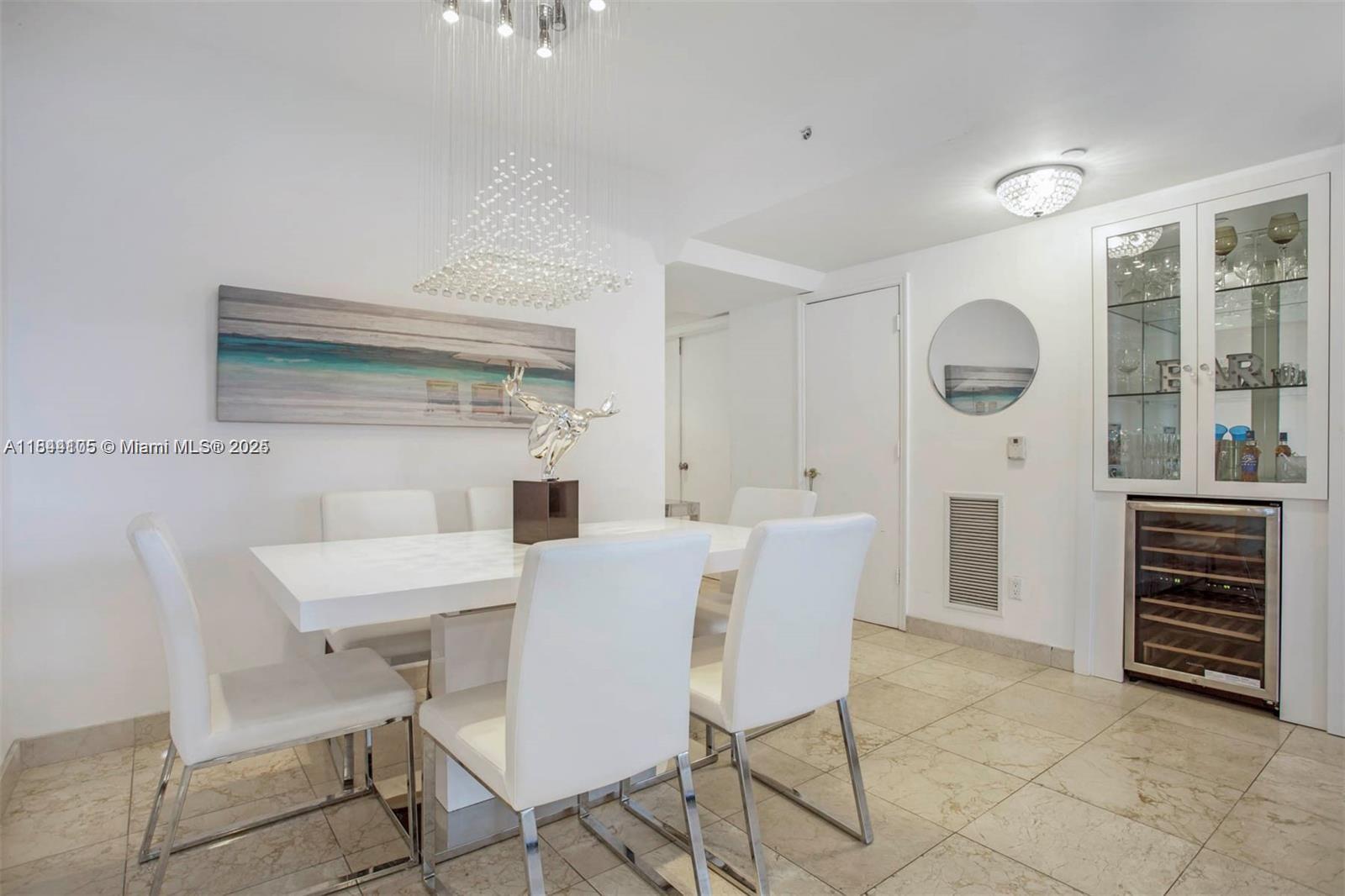 4775 Collins Ave 2508