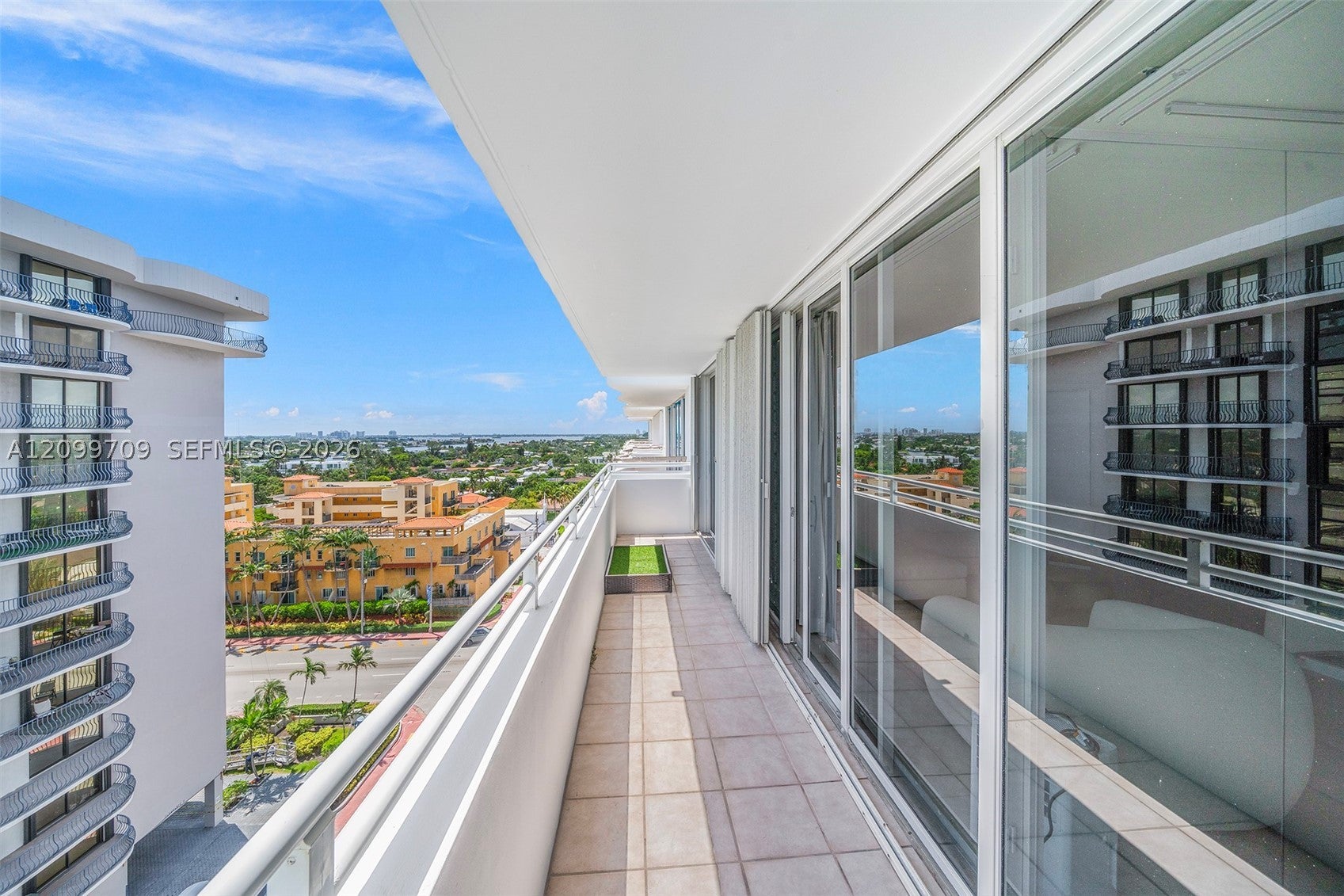 8911 Collins Ave 904