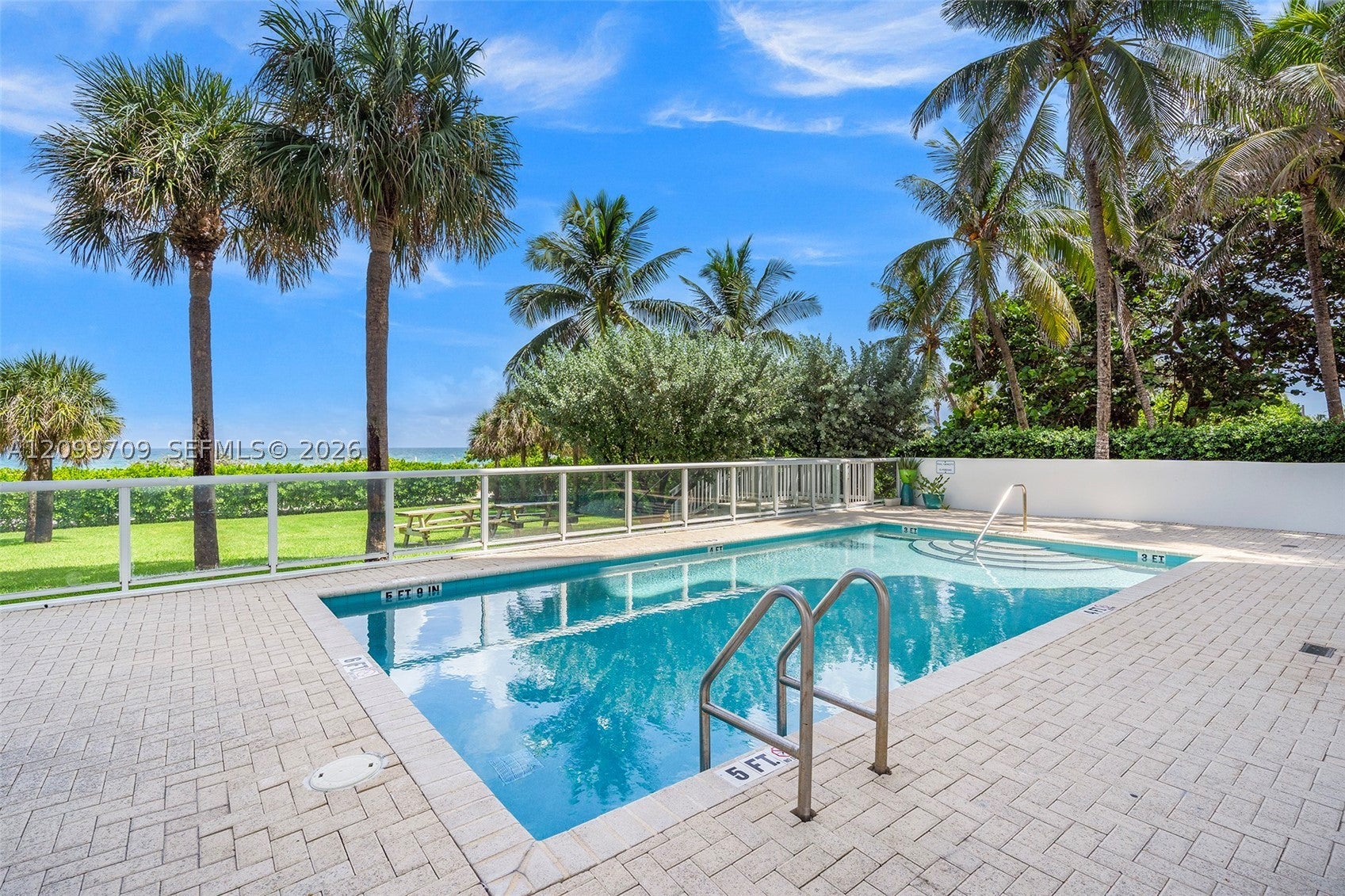 8911 Collins Ave 904
