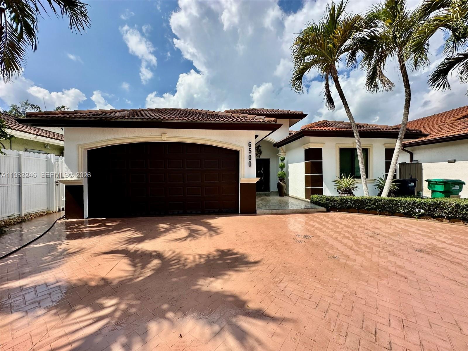 LAKE VENETIAN - Residential Lease