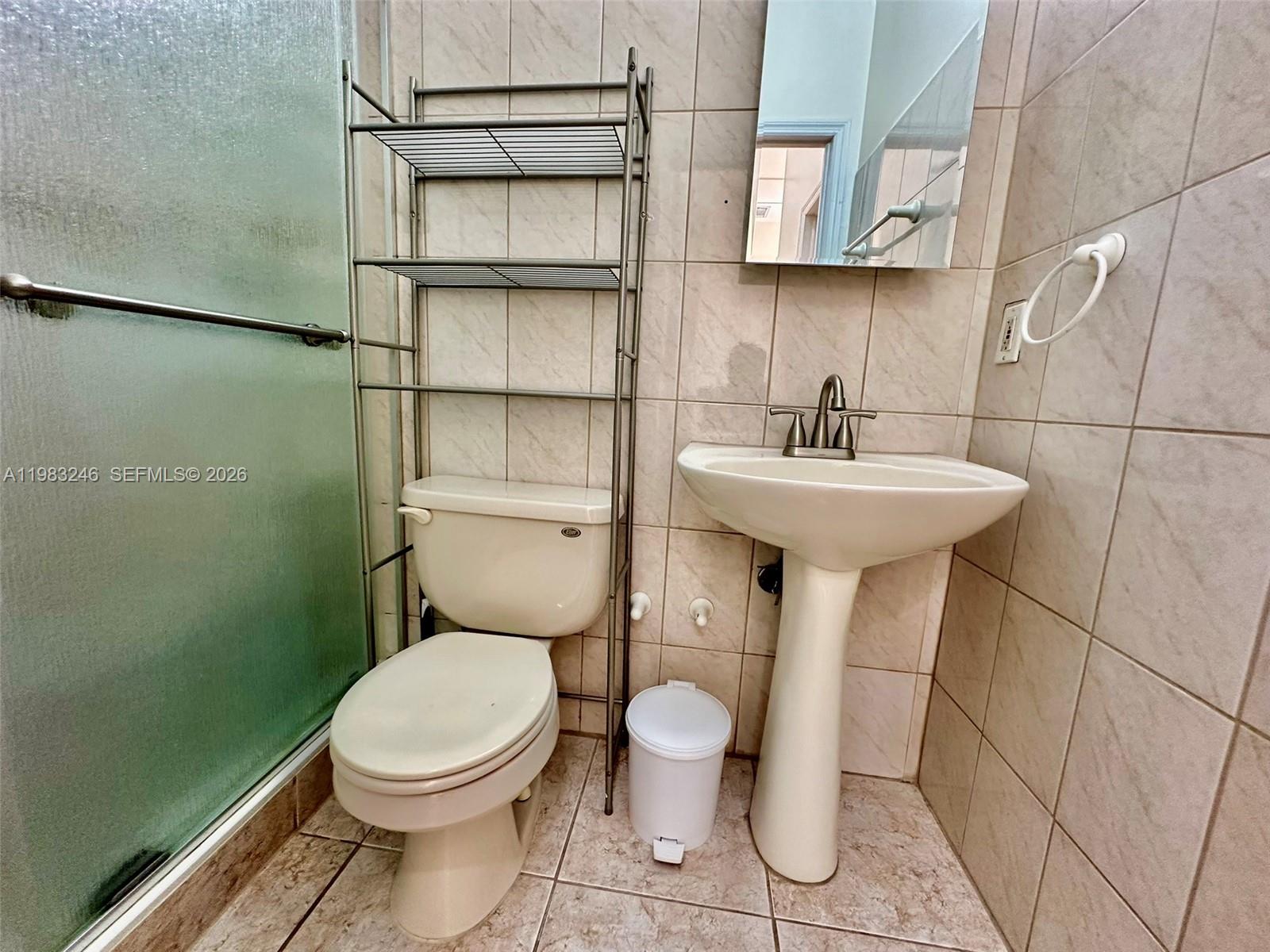 LAKE VENETIAN - Residential Lease