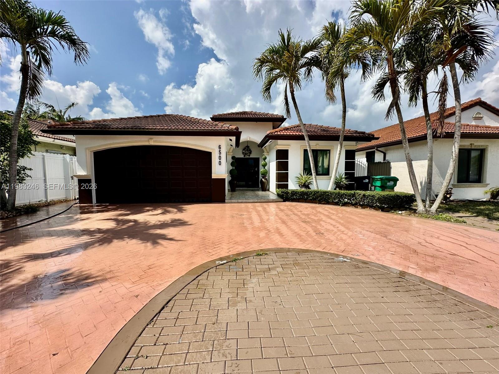 LAKE VENETIAN - Residential Lease