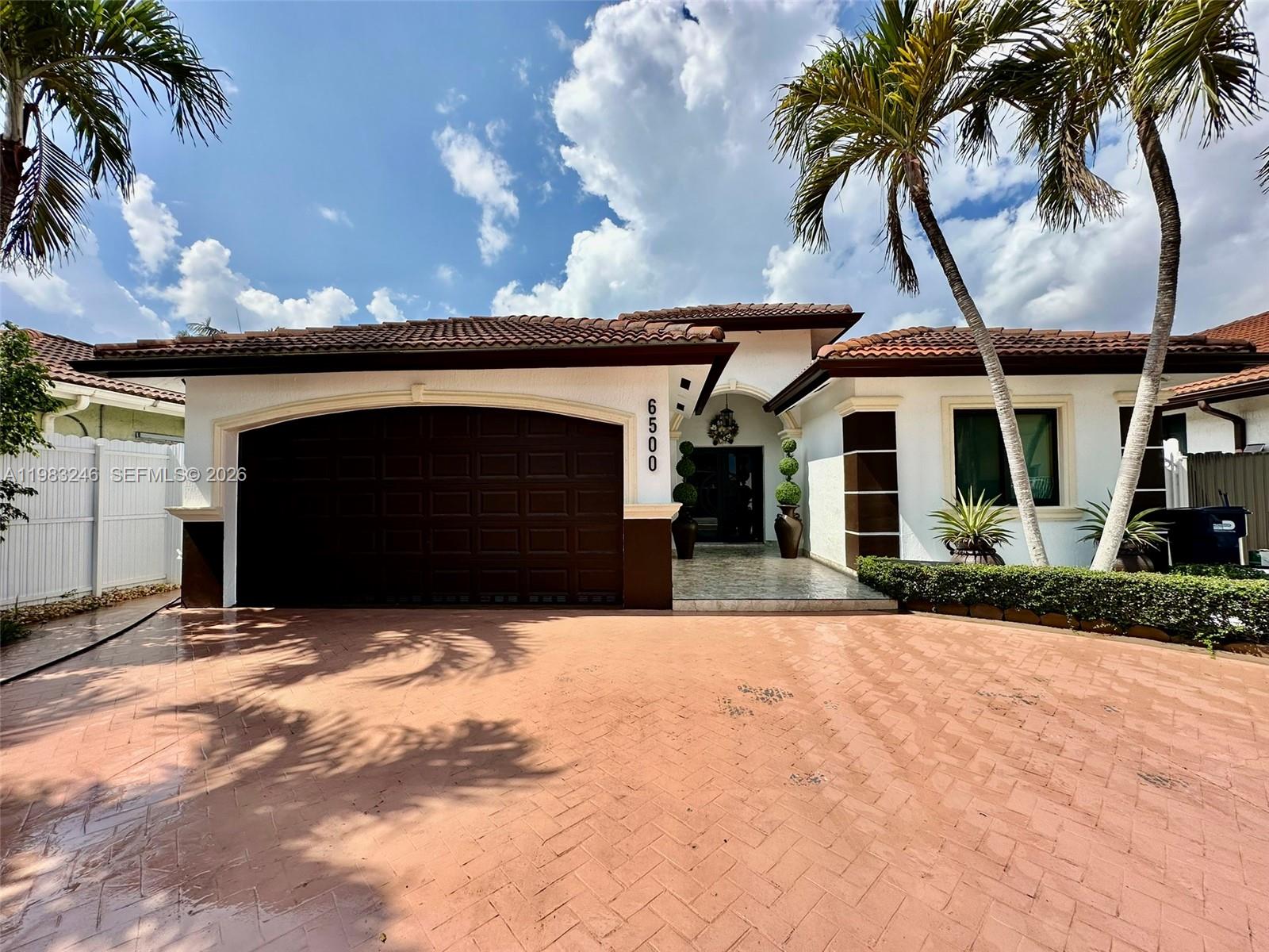 LAKE VENETIAN - Residential Lease