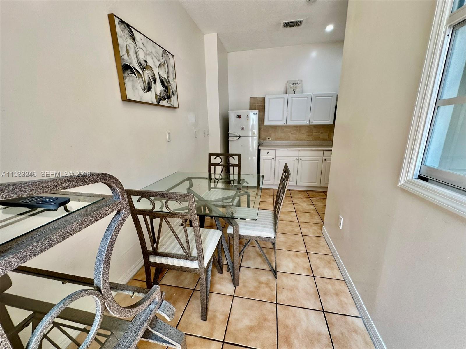 LAKE VENETIAN - Residential Lease