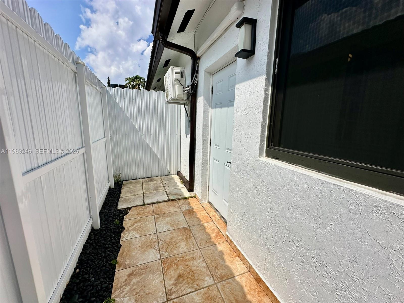 LAKE VENETIAN - Residential Lease