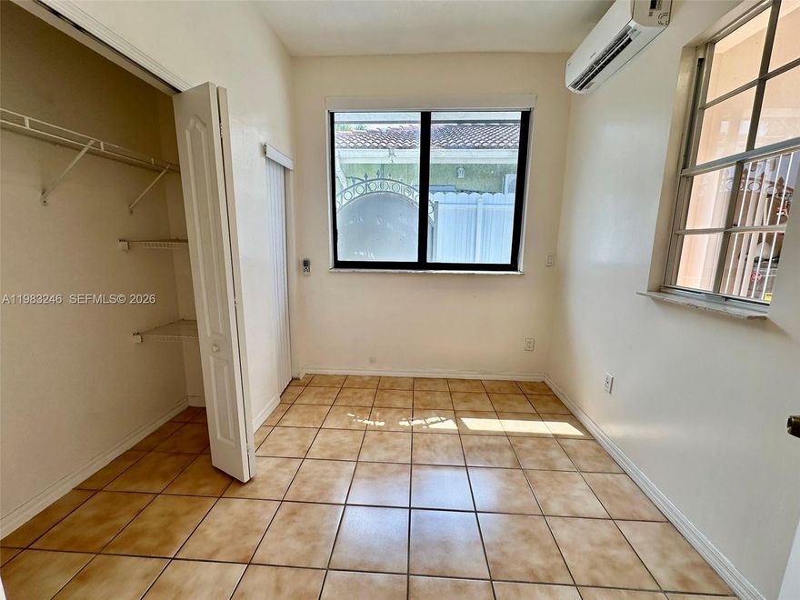 A spacious, charming one-bedroom efficiency featuring fully tiled flooring and a well-appointed kitchenette. The unit offers abundant natural light, a gated entrance, and an assigned parking space. All utilities—water, electricity, and internet—are included. Fast approvals are available, and the unit is ready for immediate move-in.