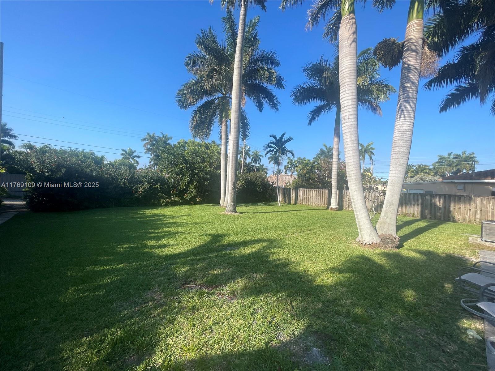 HOLLYWOOD LAKES SECTION - Residential