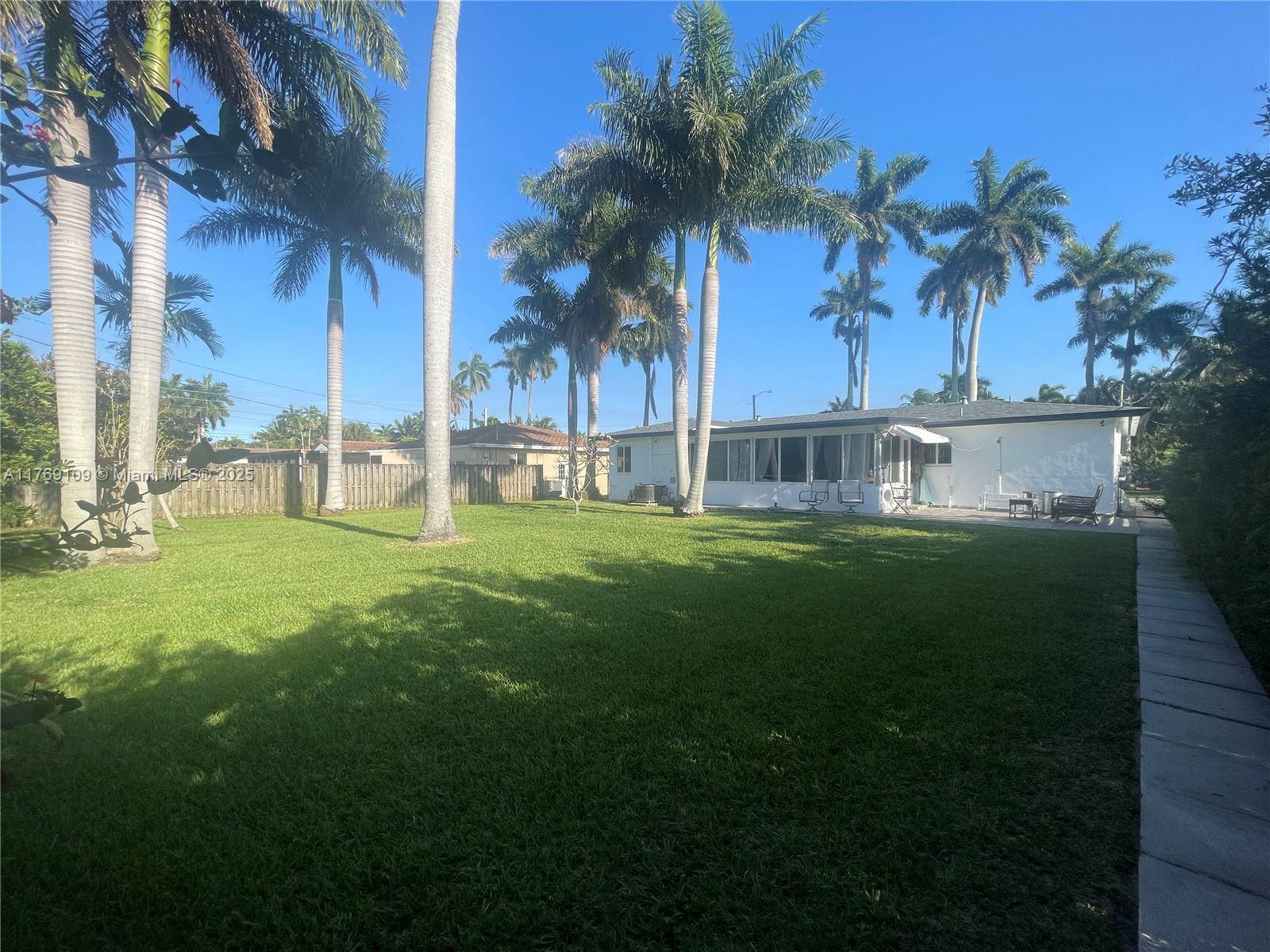 HOLLYWOOD LAKES SECTION - Residential