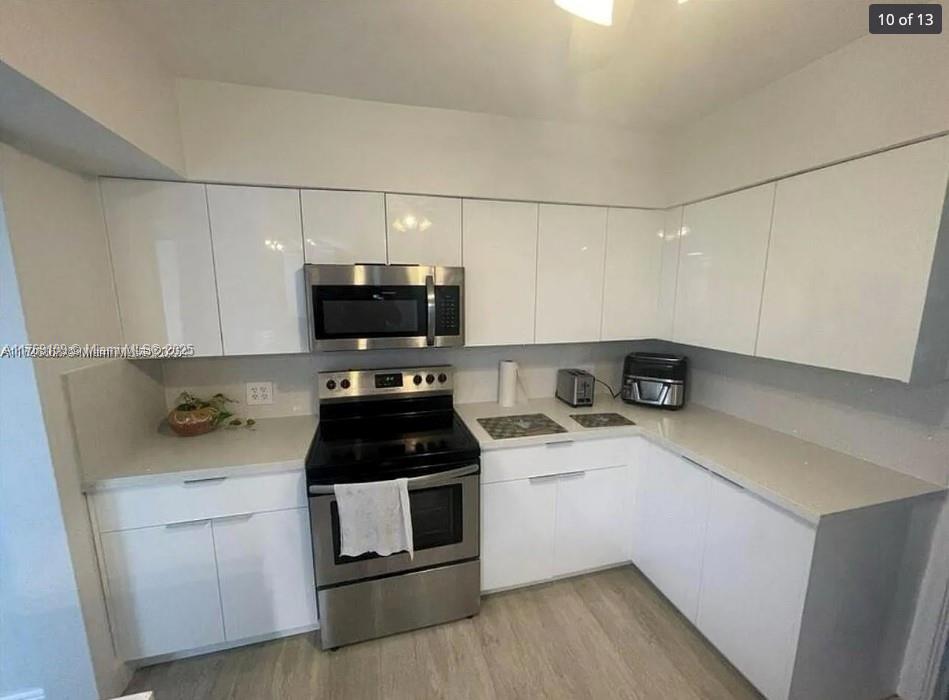 HOLLYWOOD LAKES SECTION - Residential