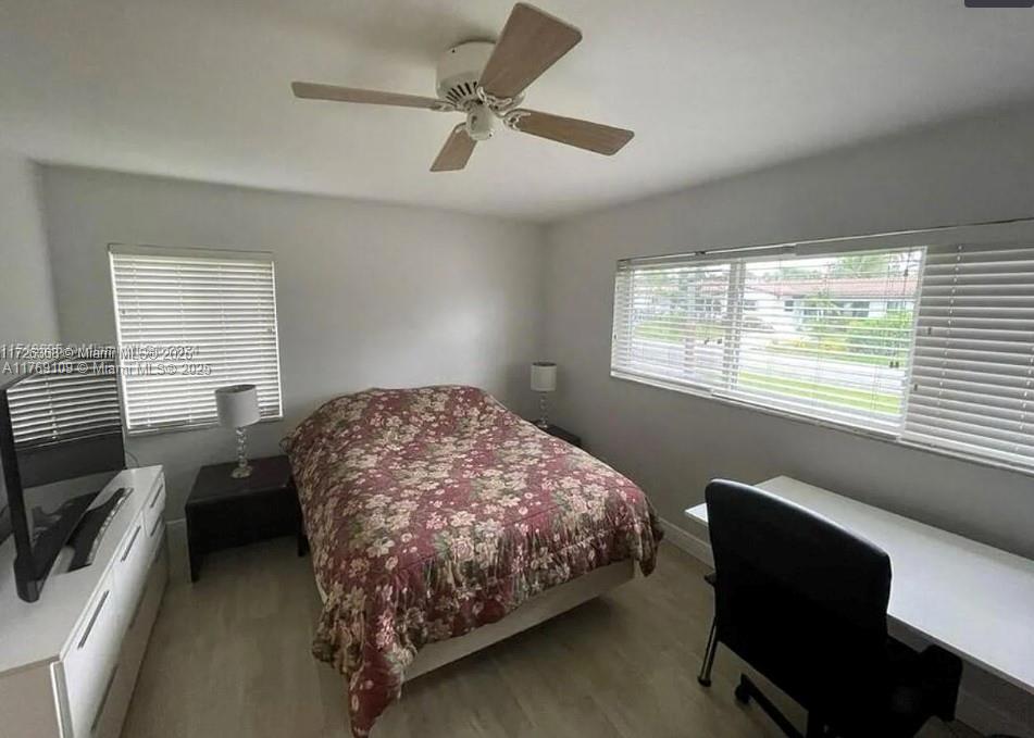 HOLLYWOOD LAKES SECTION - Residential
