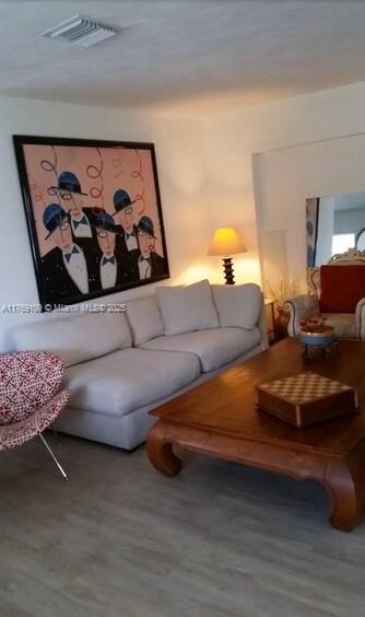 HOLLYWOOD LAKES SECTION - Residential