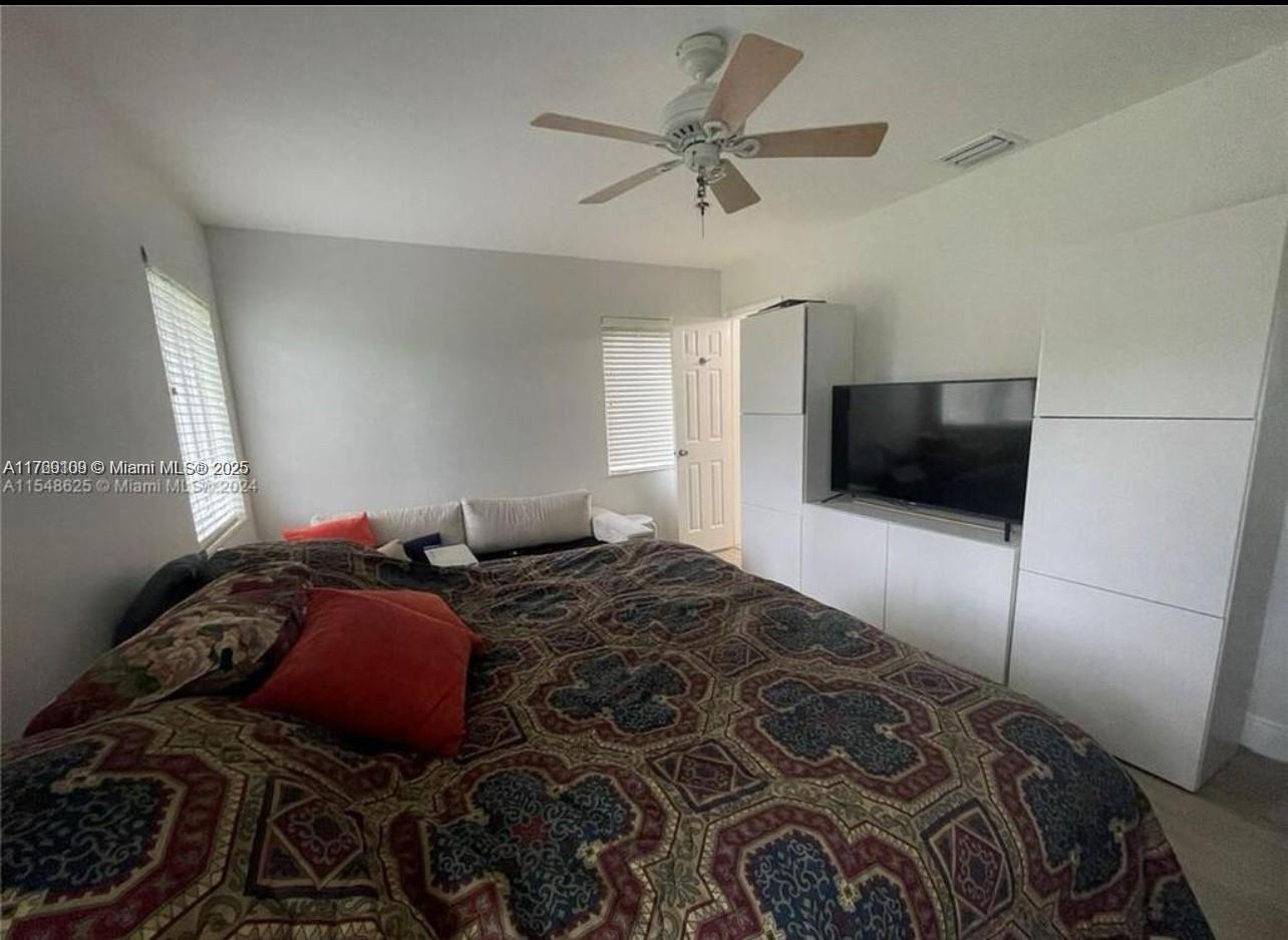 HOLLYWOOD LAKES SECTION - Residential