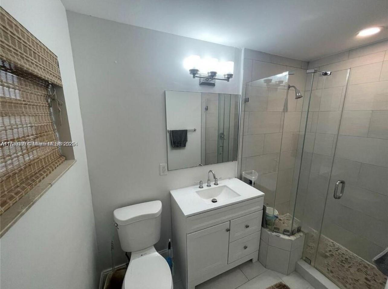 HOLLYWOOD LAKES SECTION - Residential