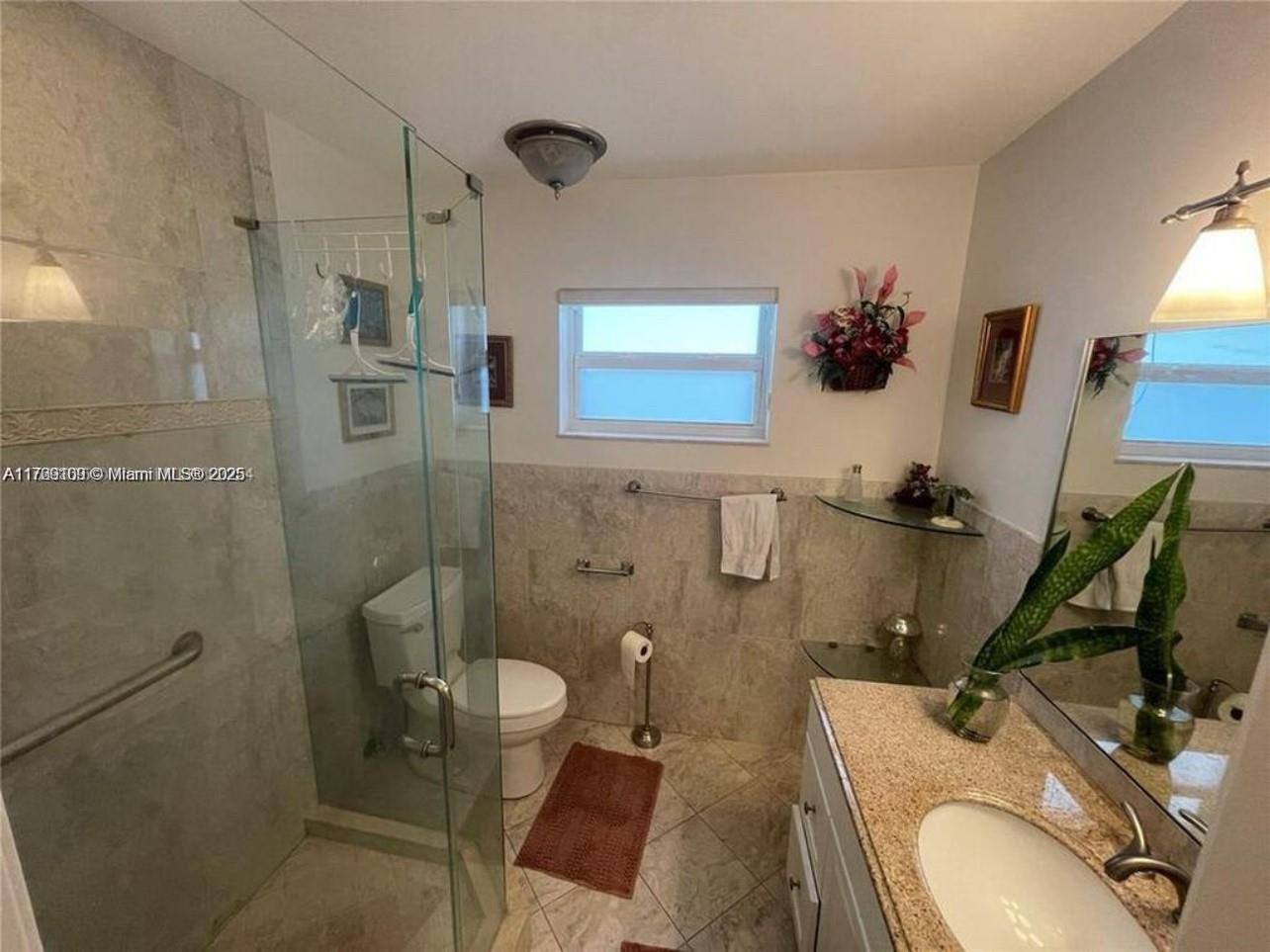 HOLLYWOOD LAKES SECTION - Residential