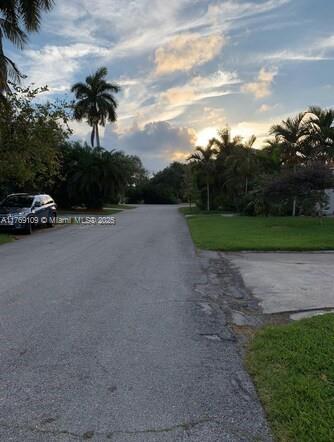 HOLLYWOOD LAKES SECTION - Residential