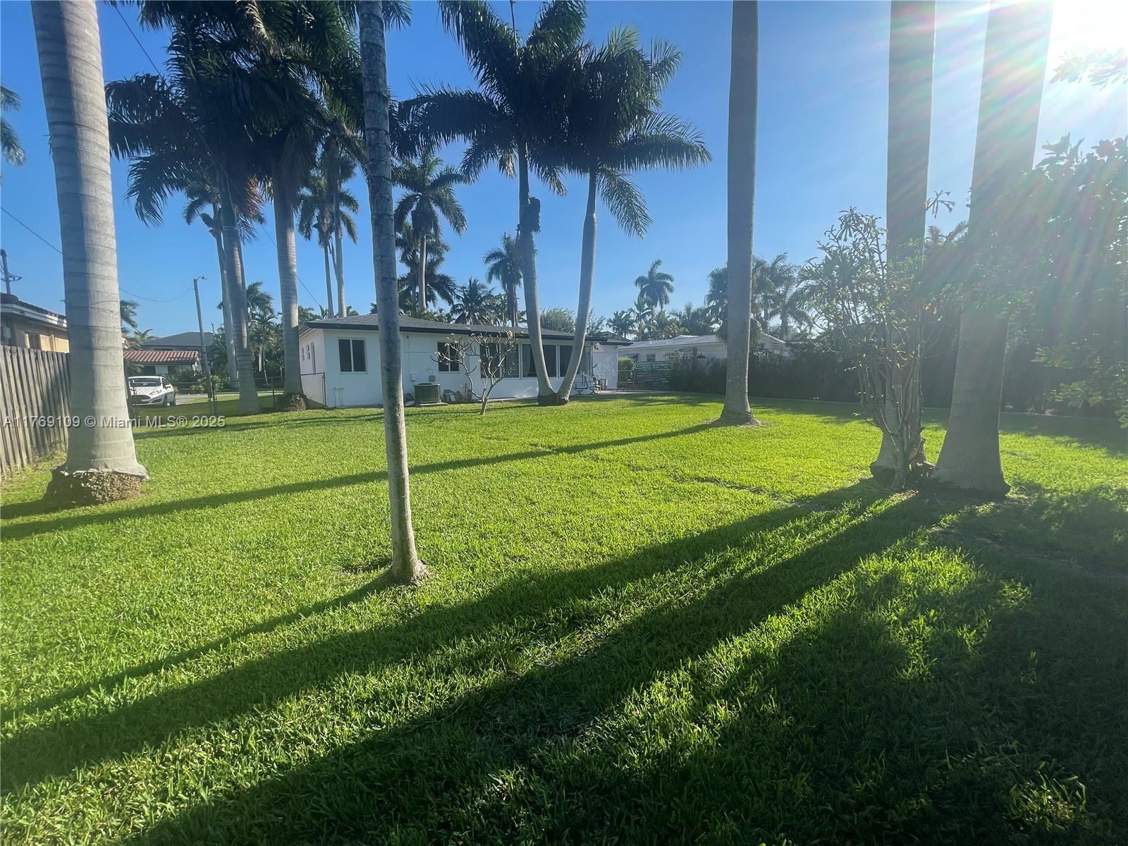HOLLYWOOD LAKES SECTION - Residential