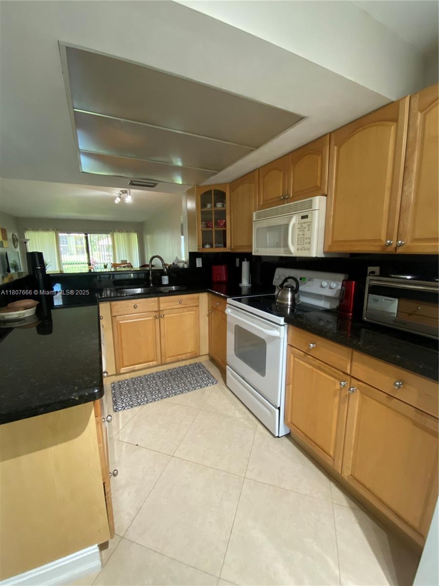 MEADOWRIDGE EAST CONDO - Residential