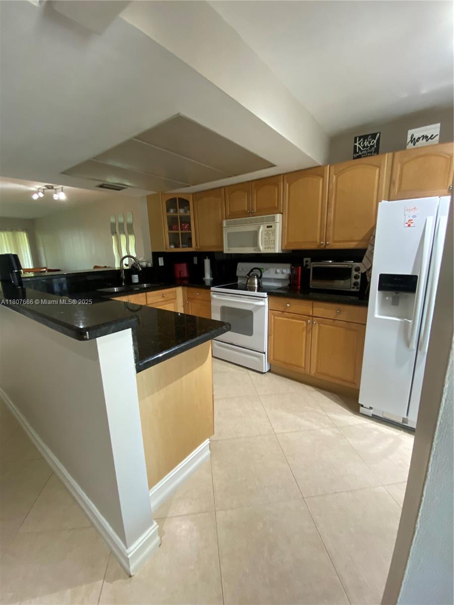 MEADOWRIDGE EAST CONDO - Residential