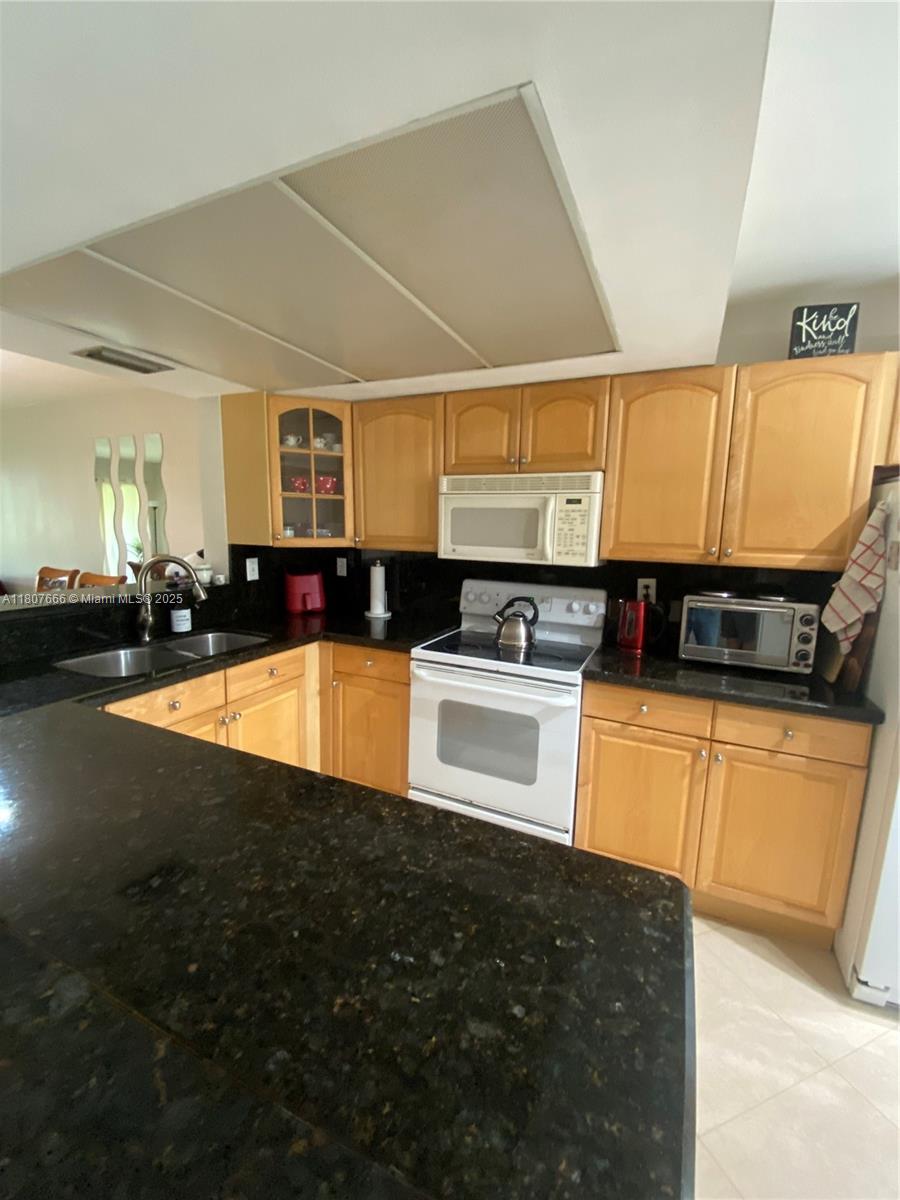 MEADOWRIDGE EAST CONDO - Residential