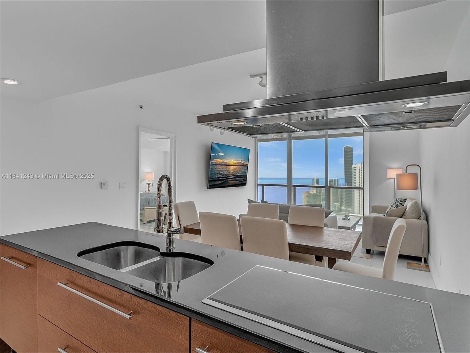 495 Brickell Ave 5009