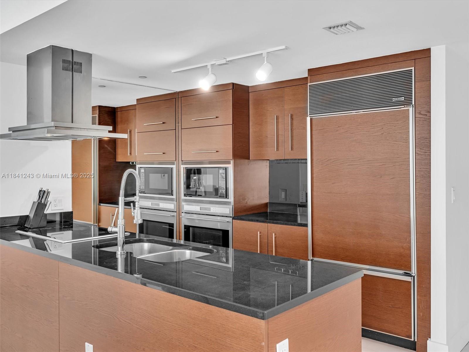495 Brickell Ave 5009