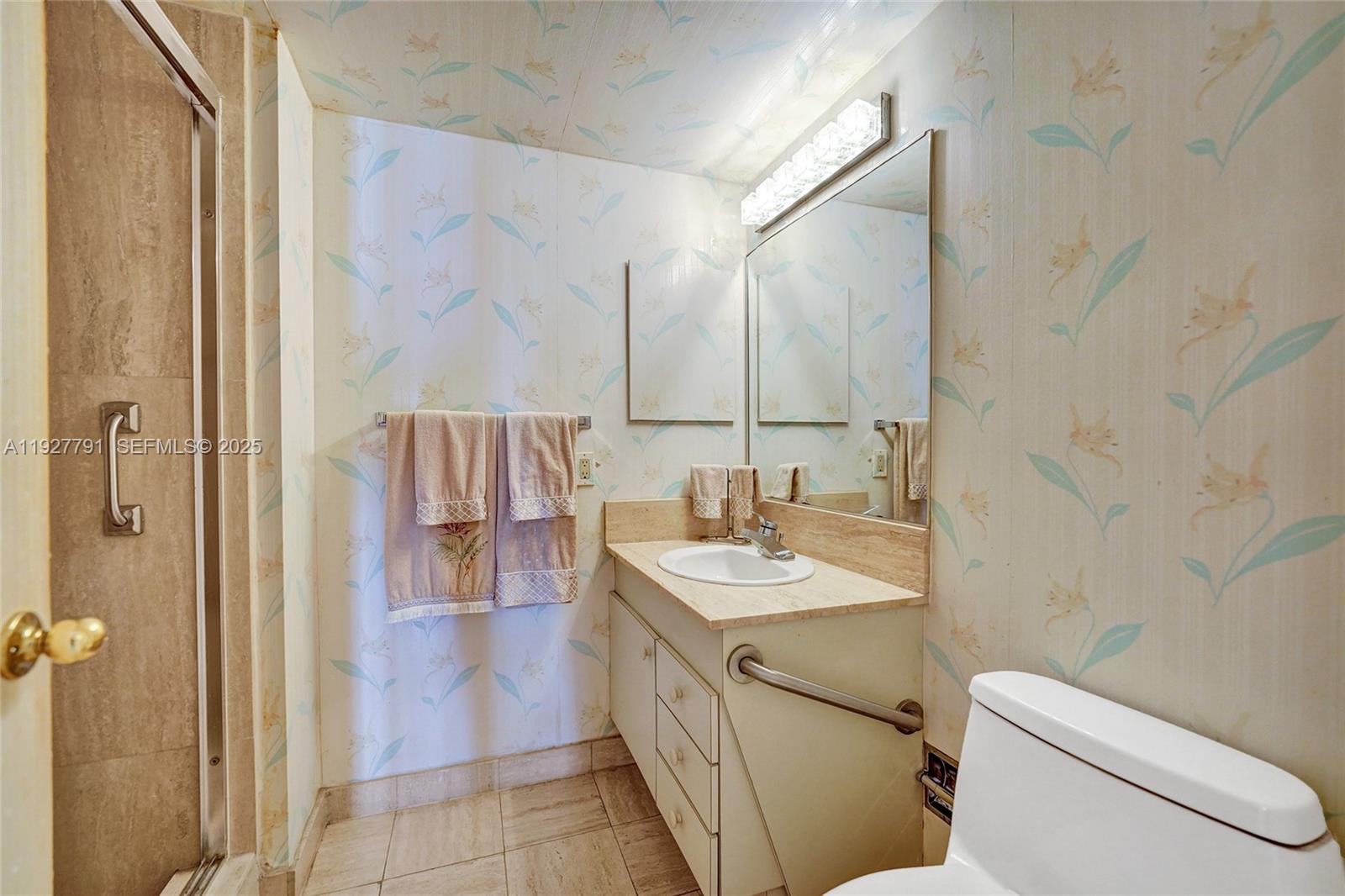 SUMMIT CONDO - Residential