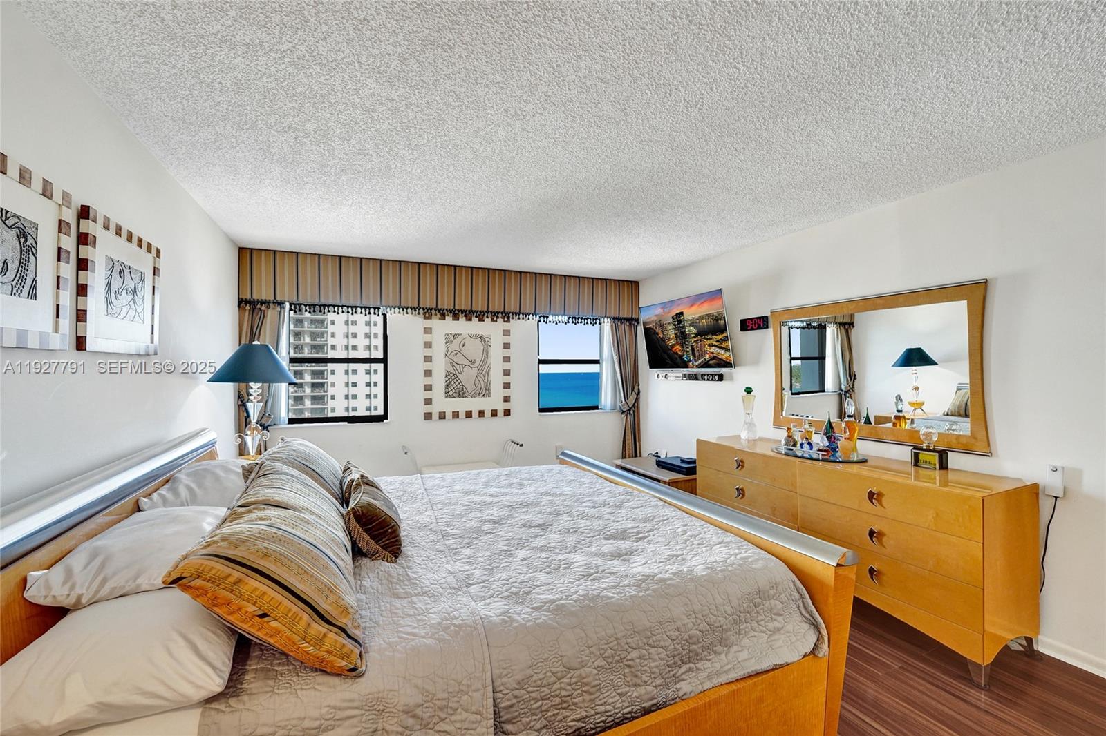 SUMMIT CONDO - Residential