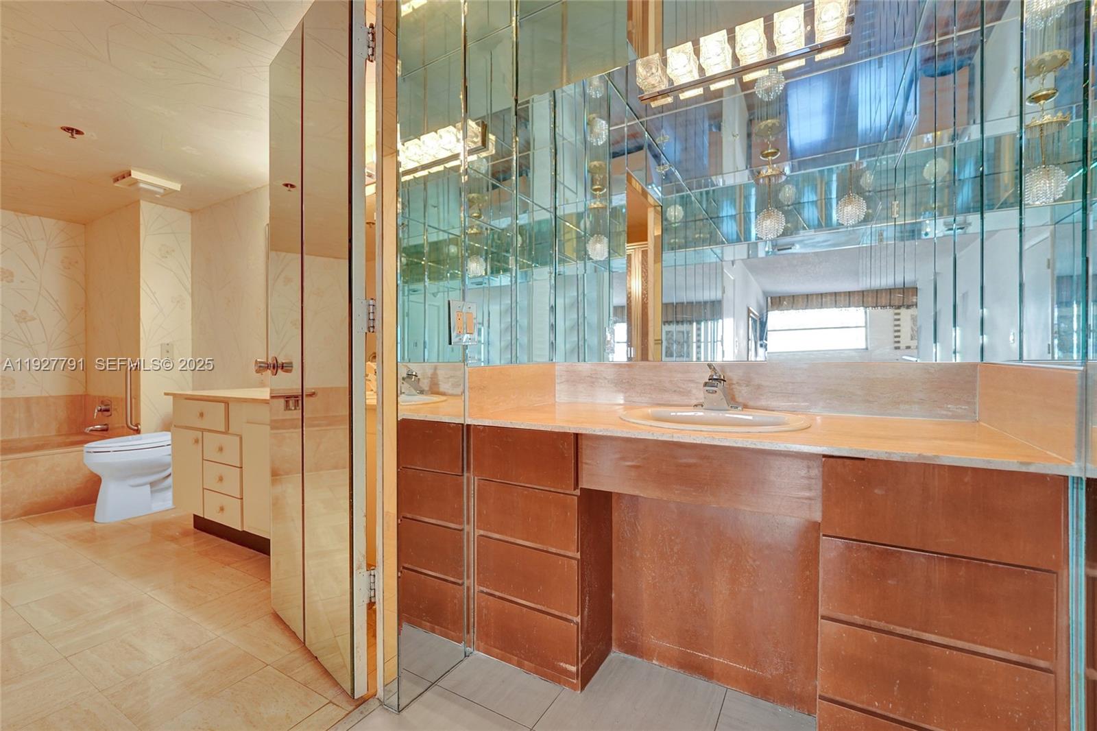 SUMMIT CONDO - Residential