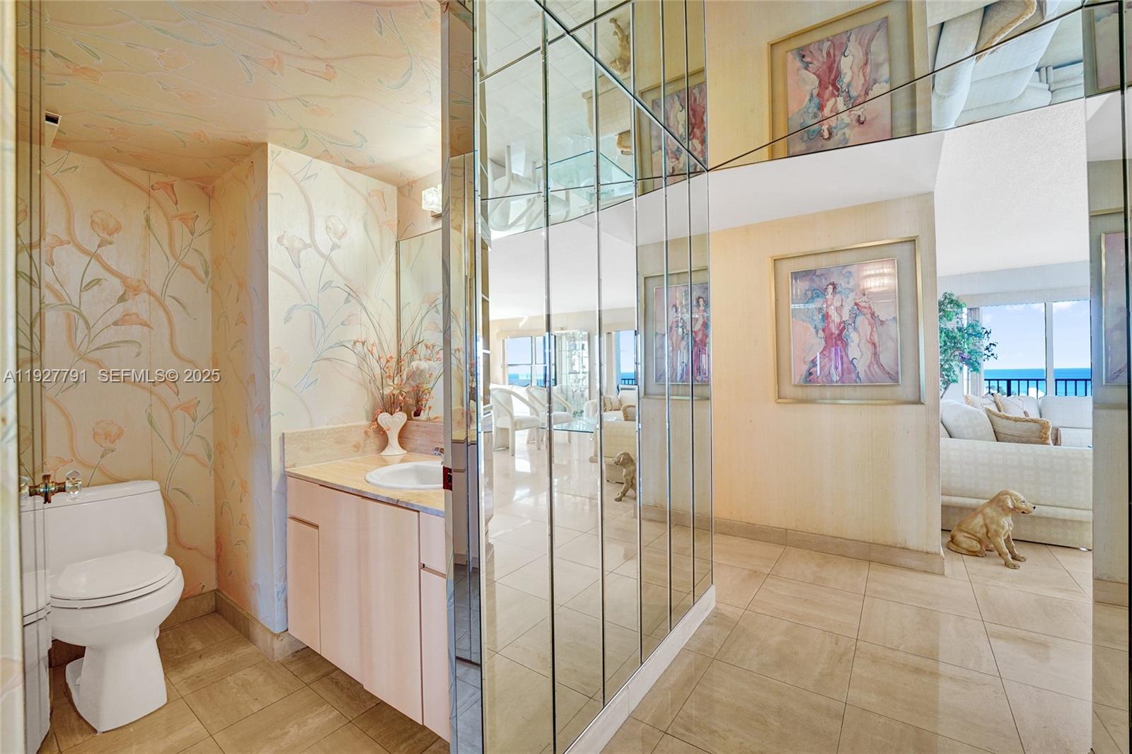 SUMMIT CONDO - Residential