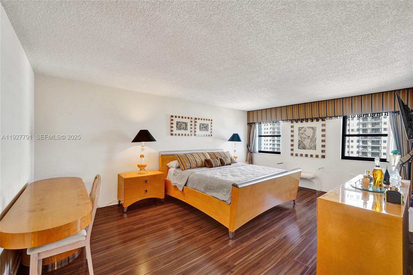 SUMMIT CONDO - Residential