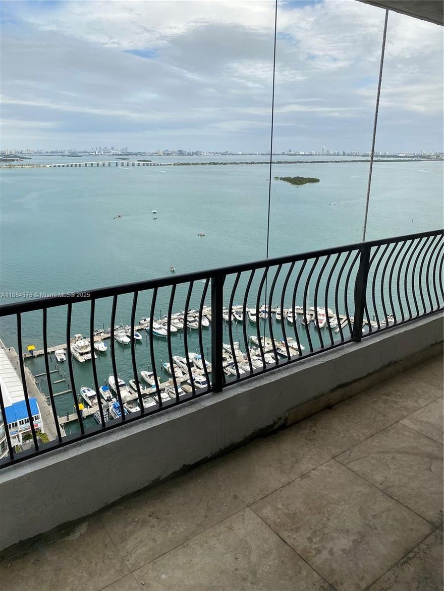 *Venetia Condo~ MIAMI*Rare opportunity* to Lease this 1 Bedroom/1 Bathroom plus half bath! Beautiful and
Immaculate condo with gorgeous views of the peaceful east waterfront! 890 Sq Ft of interior bliss! Live the ultra
chic Miami lifestyle minutes to all beaches, downtown, Museums, Arena, I95 & colleges. 24 Hour security with
private access to the gym. Valet parking for ease of coming and going. No pets, No smoking and there is
association screening for approval of tenancy. Don't miss this place. It's the perfect combination of city life and
luxury waterfront at a fraction of the cost compared to ownership.Washer and Dryer in building not in unit.