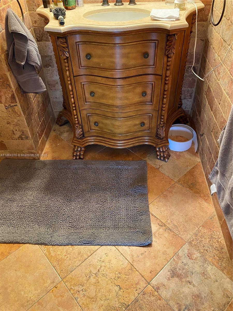 VENETIA CONDO - Residential Lease