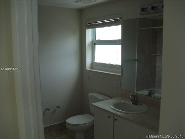 THE METROPOLITAN CONDO - Residential Lease