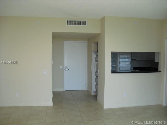 THE METROPOLITAN CONDO - Residential Lease