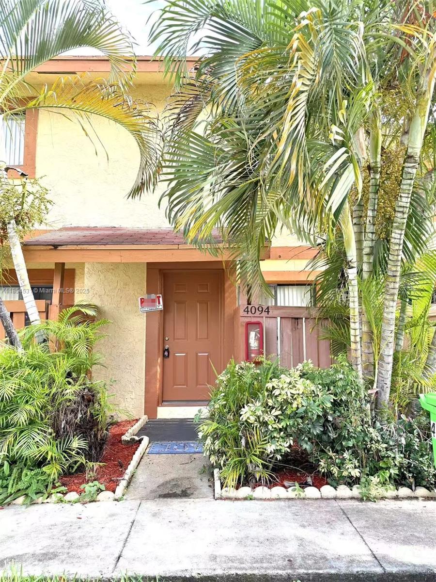 2BR/1.5BA lake view townhouse with screened private backyard. It features a half bathroom on the ground floor, spacious closet space, and an in-unit washer and dryer.