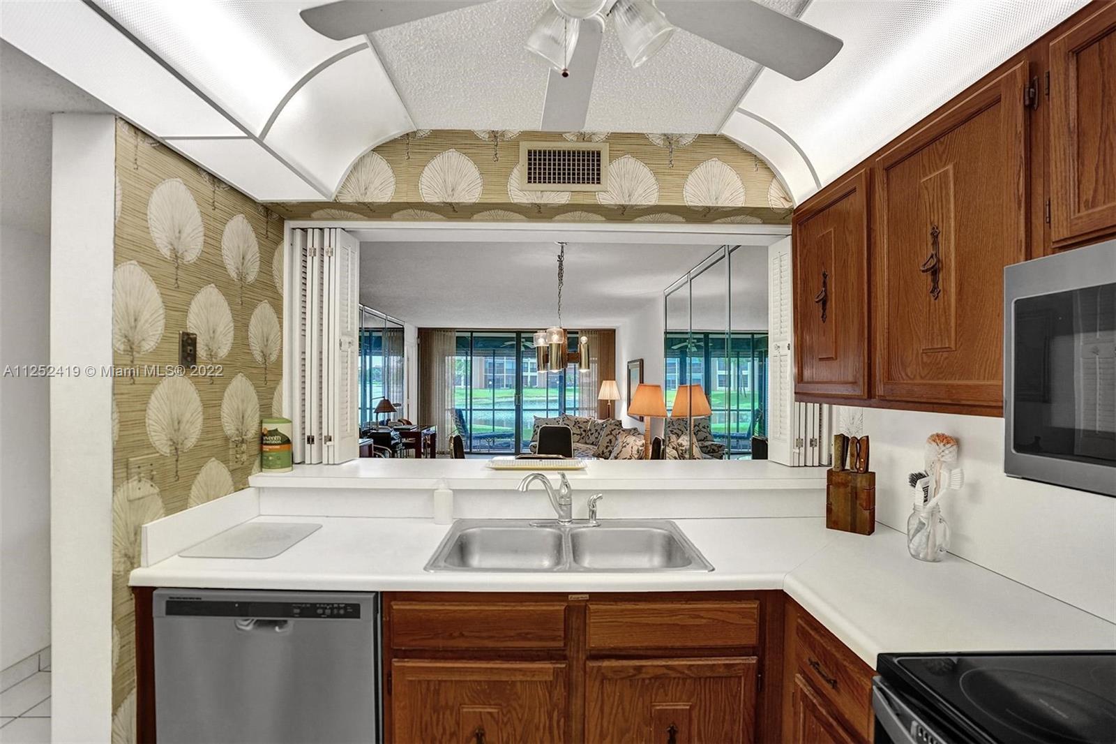 CORAL GATE 3 CONDO - Residential