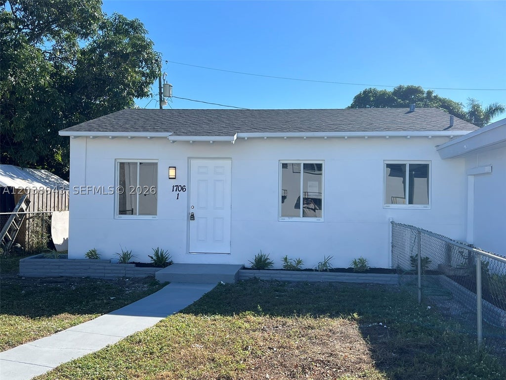 Photo of 1706 Arthur St, Hollywood, FL 33020 (MLS # A12038043)