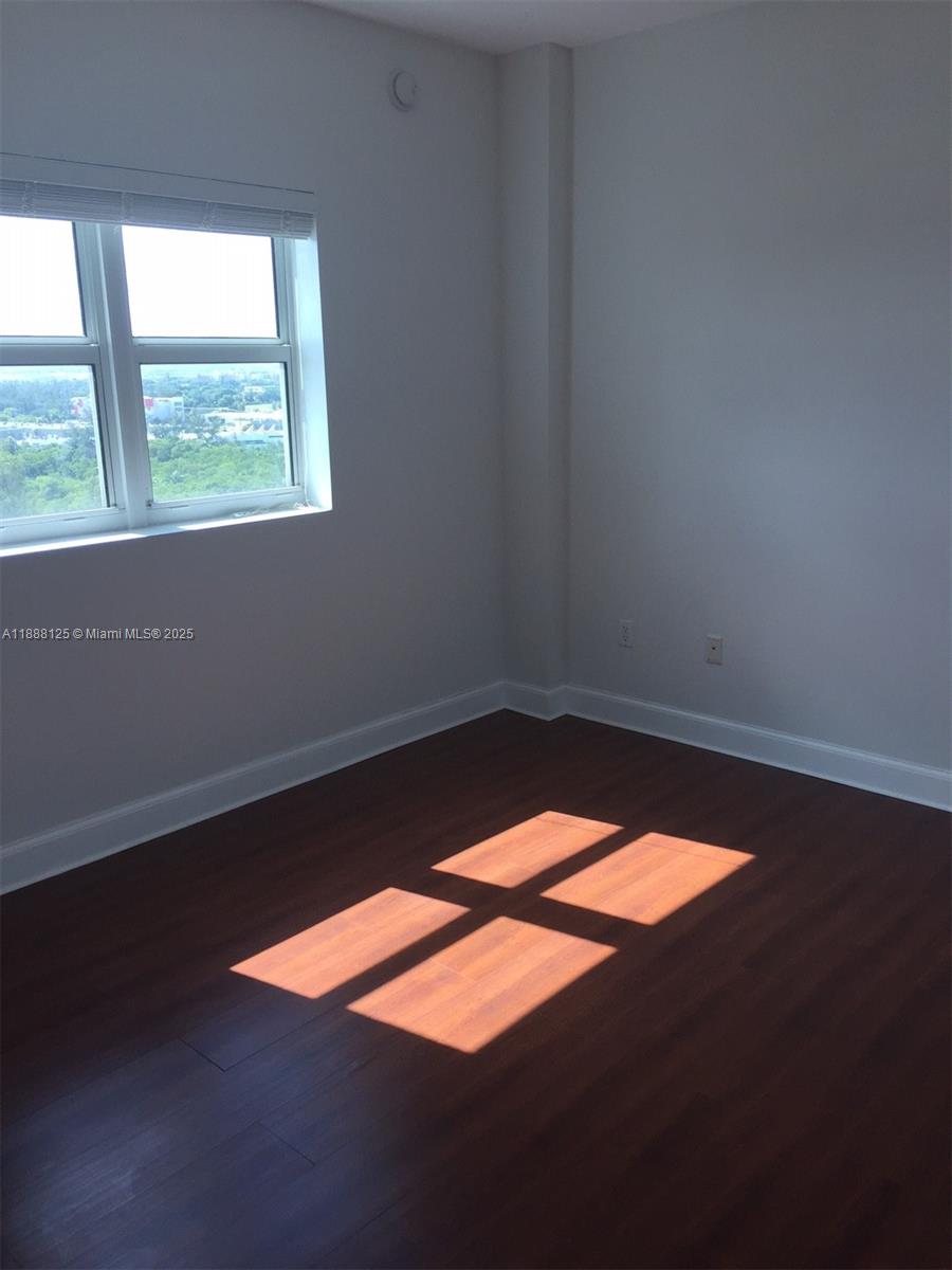 THE OAKS I CONDO - Residential Lease