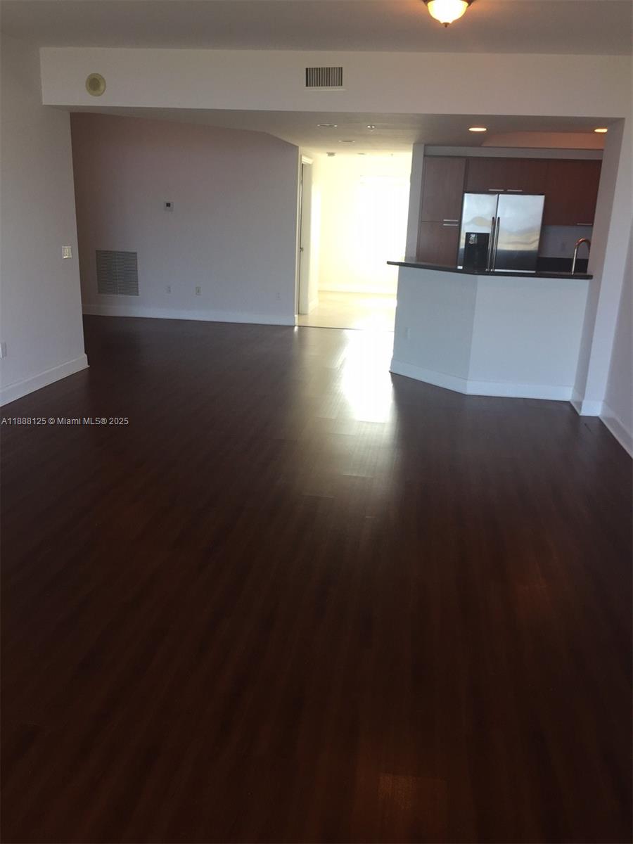 THE OAKS I CONDO - Residential Lease