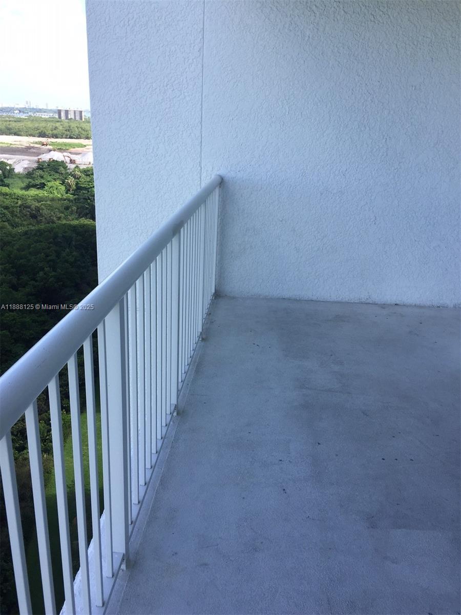 THE OAKS I CONDO - Residential Lease