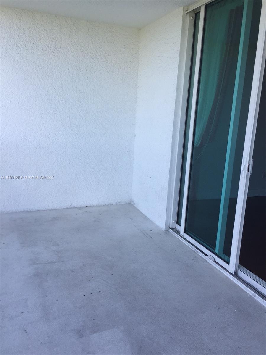 THE OAKS I CONDO - Residential Lease