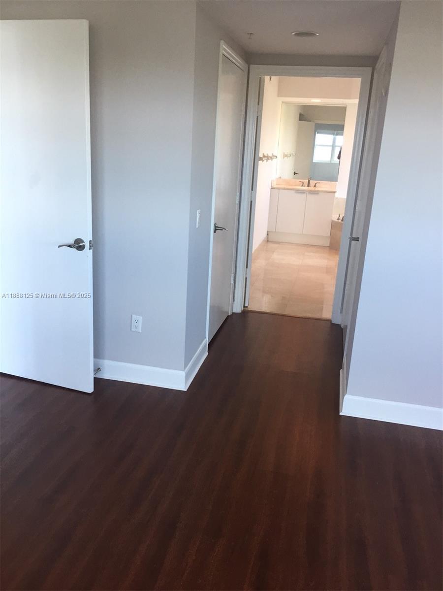 THE OAKS I CONDO - Residential Lease