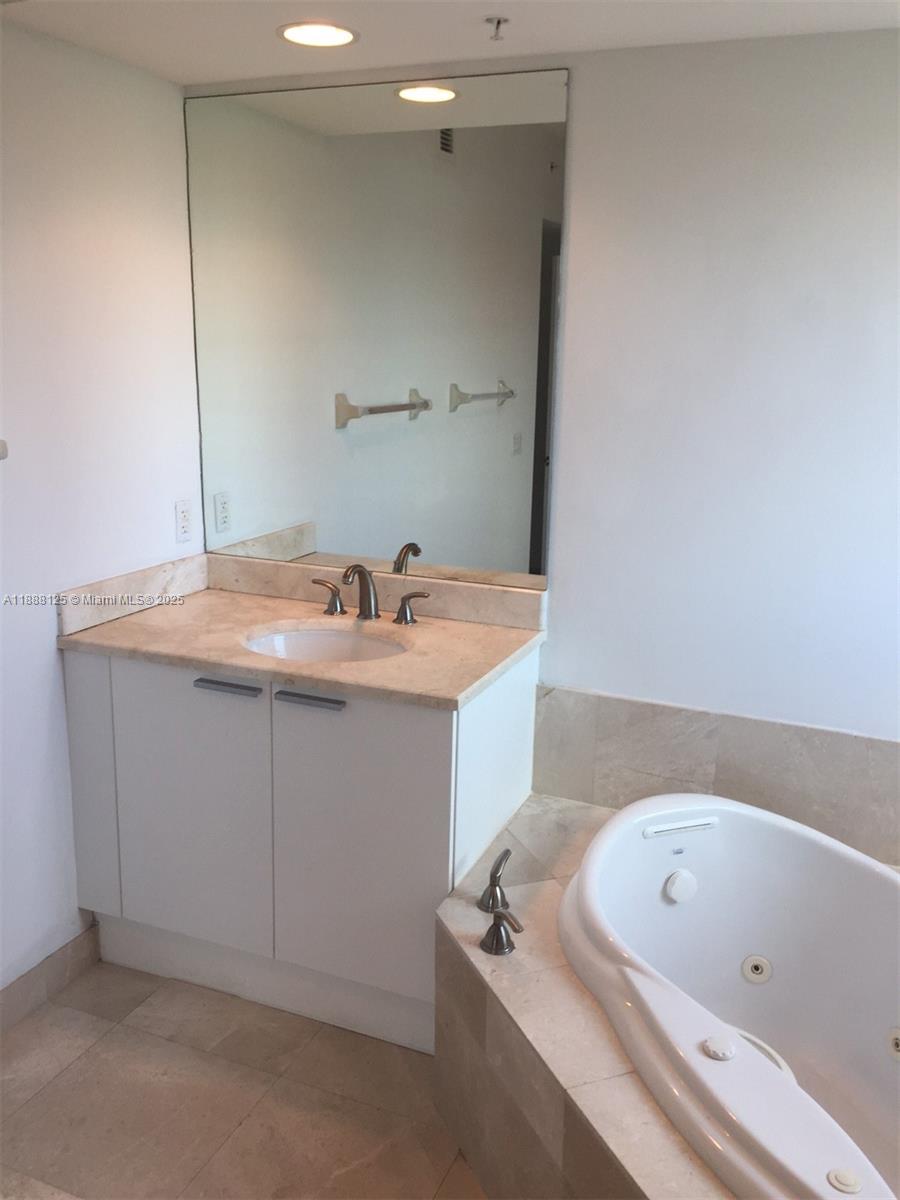 THE OAKS I CONDO - Residential Lease