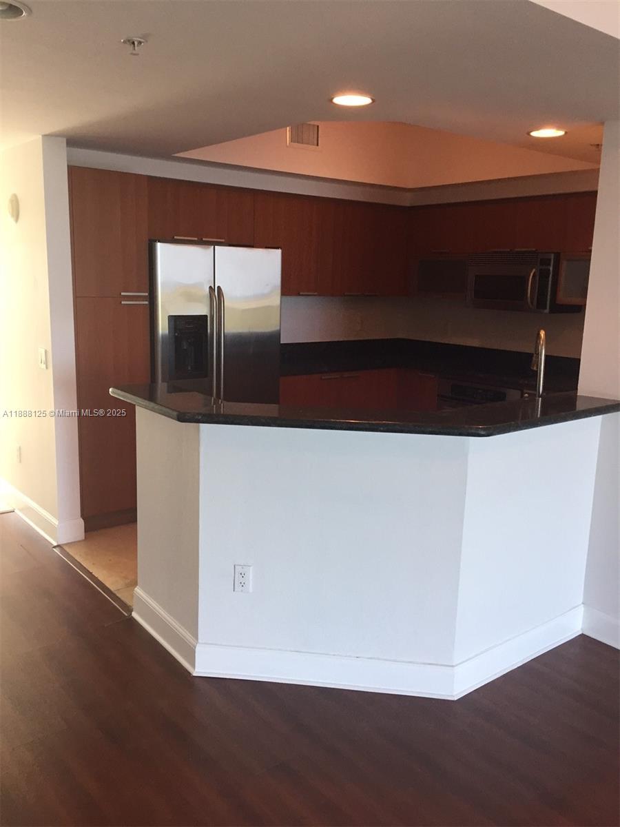 THE OAKS I CONDO - Residential Lease