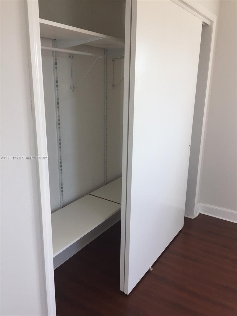 THE OAKS I CONDO - Residential Lease
