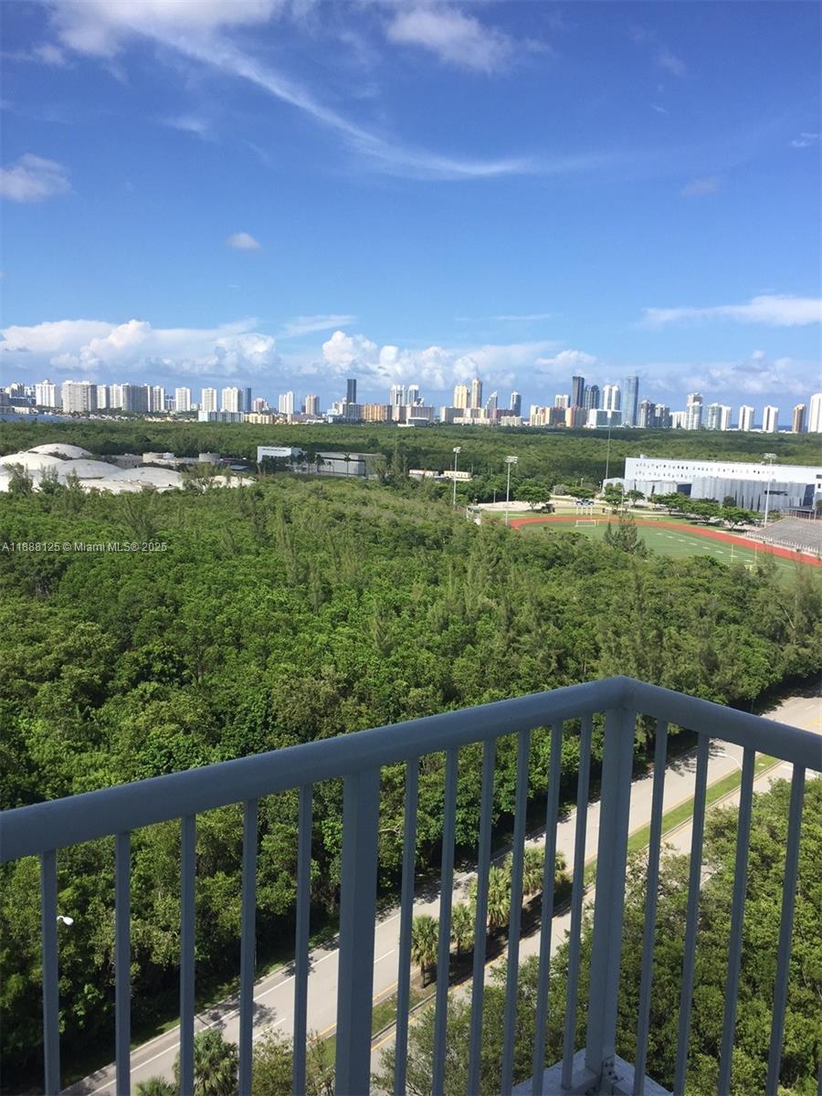 THE OAKS I CONDO - Residential Lease