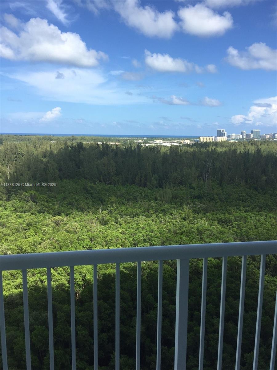 THE OAKS I CONDO - Residential Lease